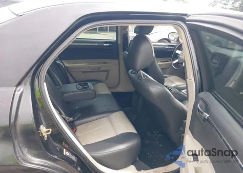 2005 Chrysler 300 Touring z USA, uszkodzony, nr VIN 2C3AA53G25H595562